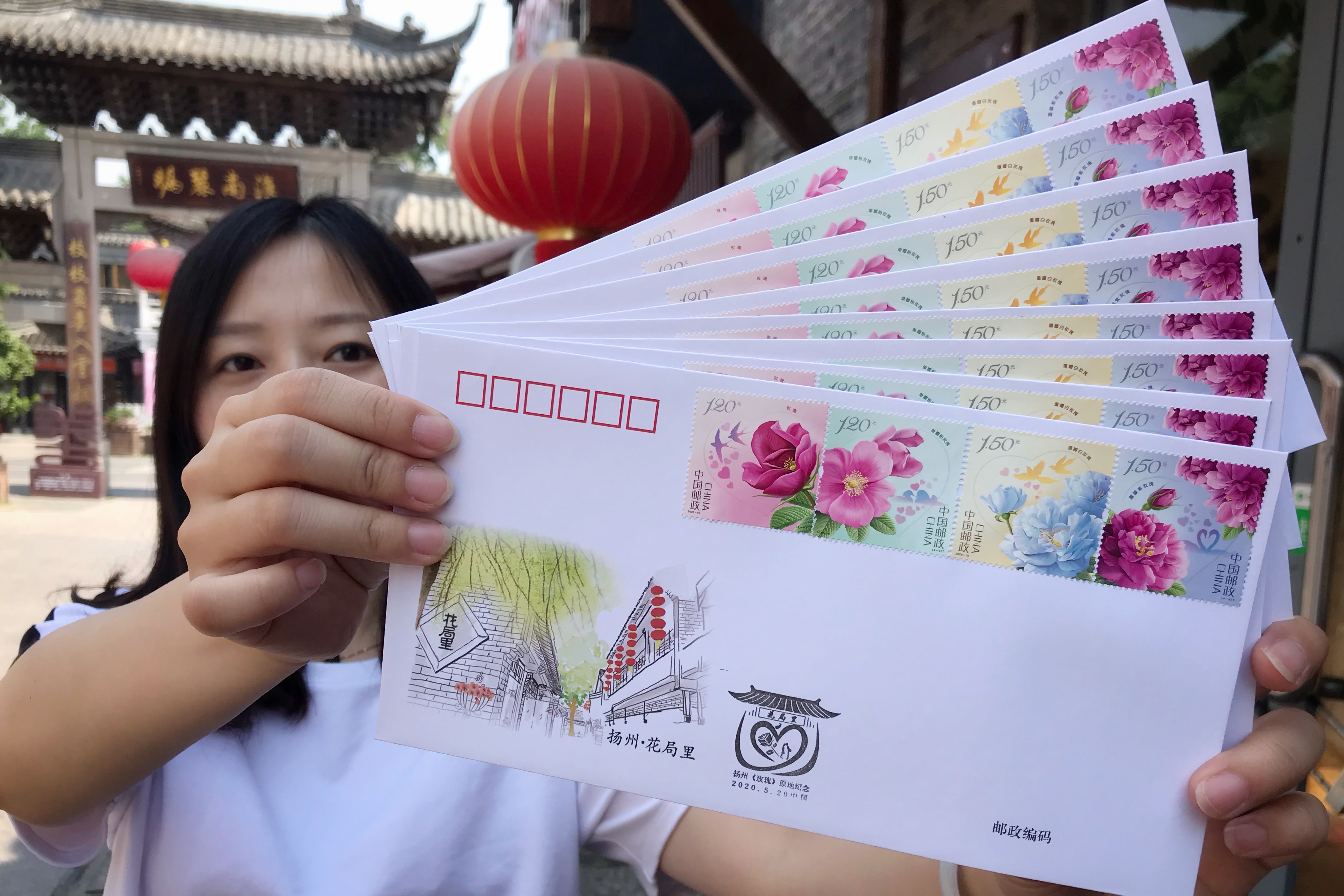 《玫瑰》邮票暨原地封首发在扬州花局里举行，全国仅7家入选玫瑰原地邮局