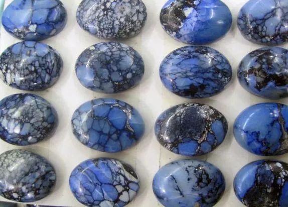 有绿松石伴生矿出绿松石吗,绿松石和绿松石伴生矿区别