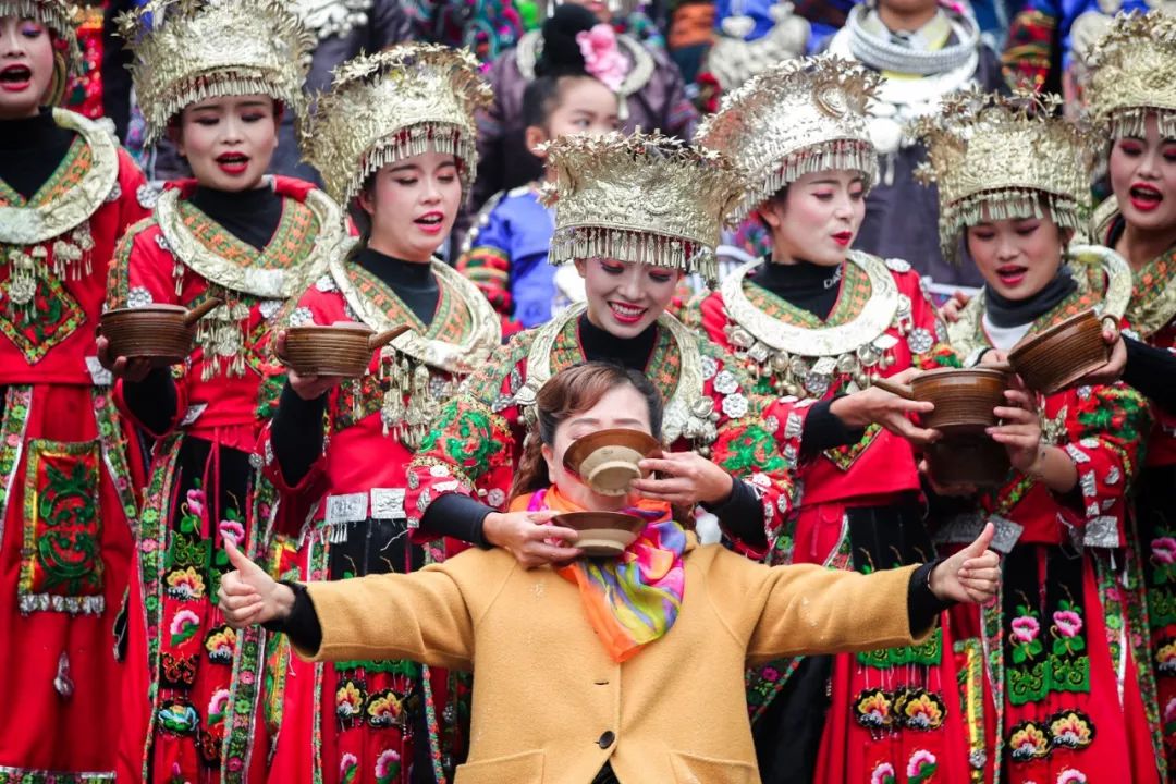 5万人PK酒量饭量胆量!这个饭局水陆两栖震撼上天