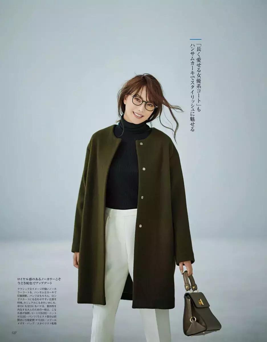 姑娘，你穿彩色大衣真好看！