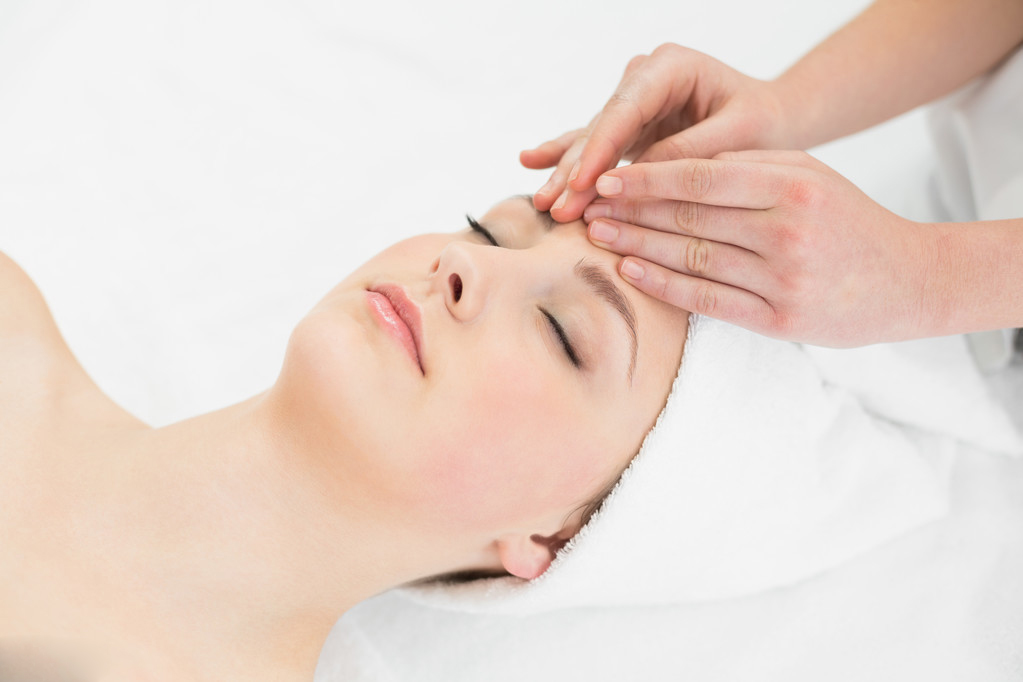 老人面部眼睛浮肿怎么消除,眼睛浮肿是什么原因怎么消除