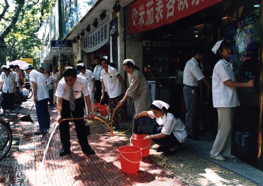 这一段淮海路是怎么变成“土味顶流”的