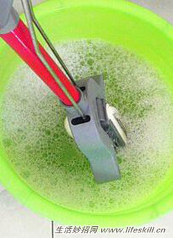 拖把有股臭味怎么解决,家里拖把有味道怎么消除