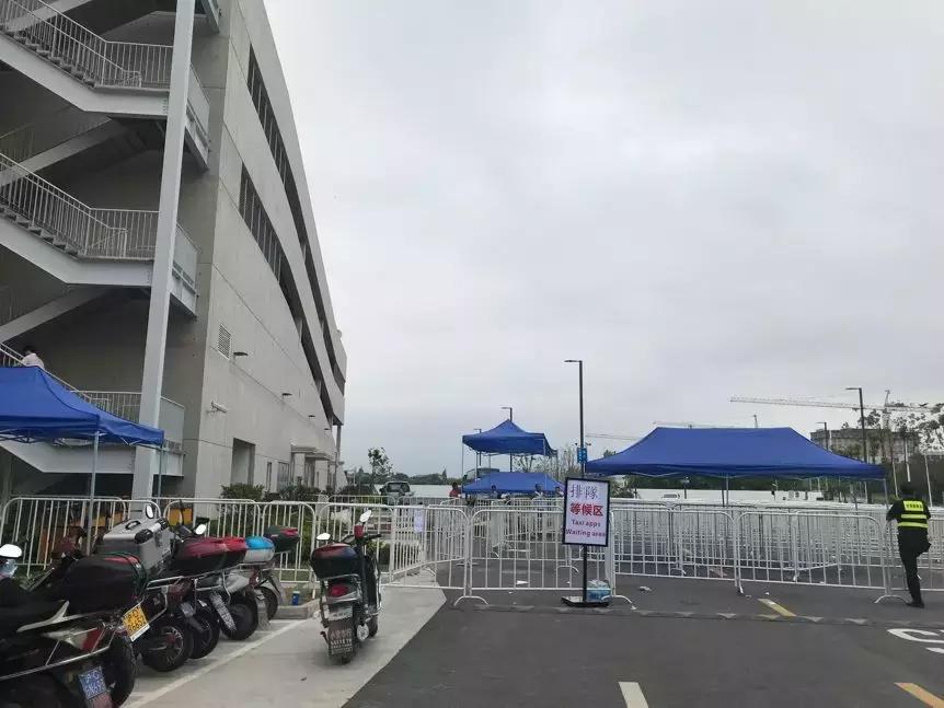 costco超市开业第一天大妈抢货,costco大妈