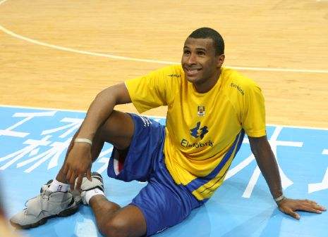 NBA最佳足球阵容先发，后场太矮内线实在太强