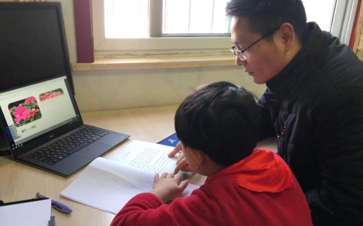 孩子家长群里自我介绍简单大方,家长进群自我介绍简单大方