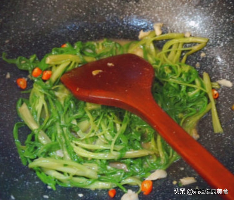 炒空心菜放腐乳是哪个地方的做法,腐乳空心菜做法还挺简单的