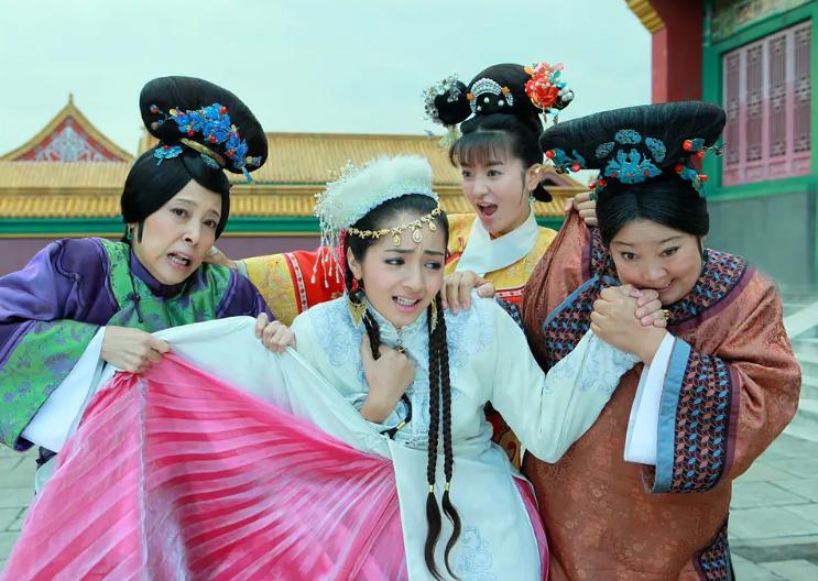 姜潮麦迪娜在婆婆面前秀恩爱,姜潮妈妈和麦迪娜的婆婆