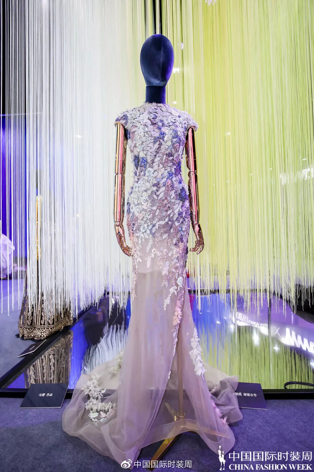 用丝线牵引时尚|“天锦地绣·华夏大美”刺绣艺术展精彩纷呈