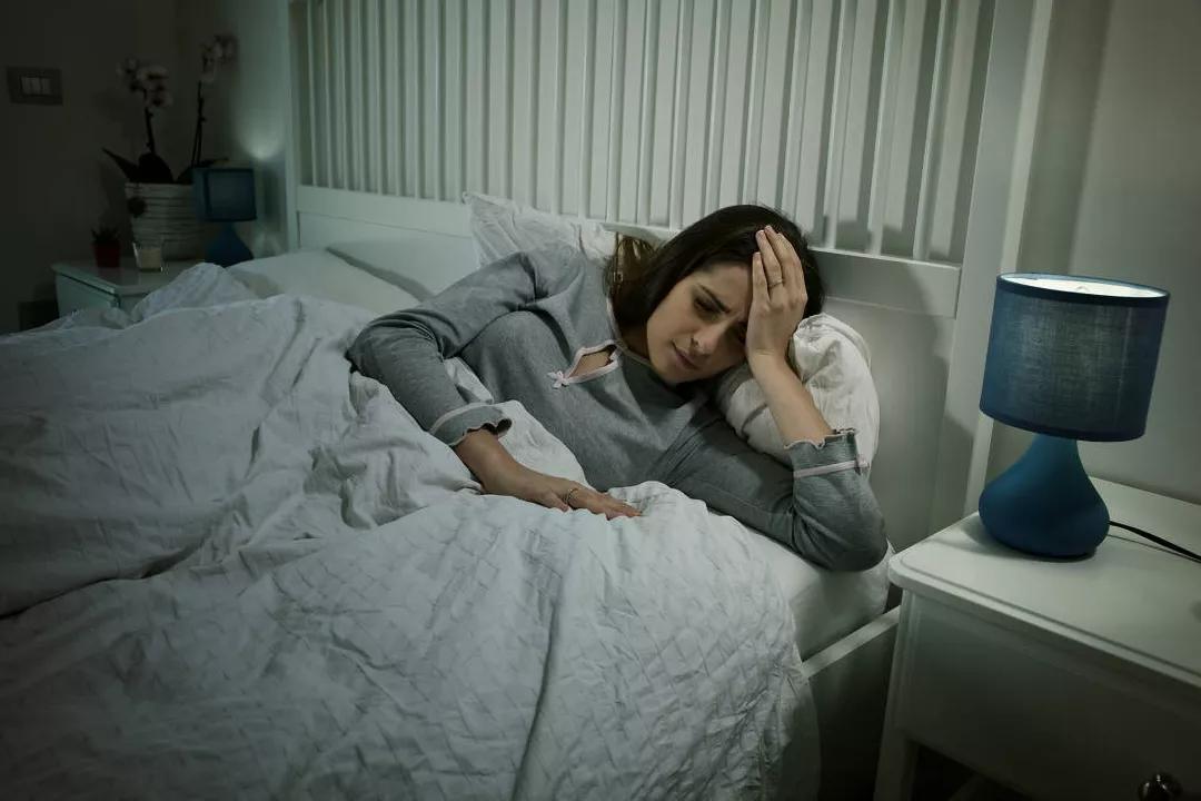 昼夜睡不着是什么原因,昼夜颠倒晚上睡不着怎么办