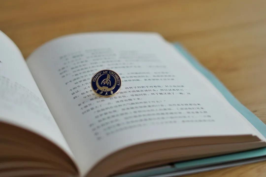 火了！陕西最豪华毕业礼物：水晶、合金珐琅独一无二定制，还刻有每个人名字！