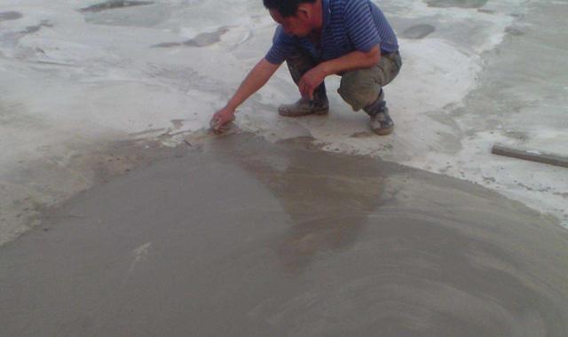 水泥地起砂有什么好办法,水泥地起砂修补多厚
