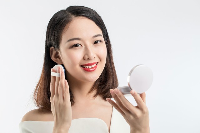 水乳霜精华液眼霜正确使用方法,精华液和精华霜的正确使用方法