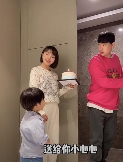 中国网红大妈嫁澳洲小伙被骂母子恋，发视频怒怼网暴，郭家铭吃瓜