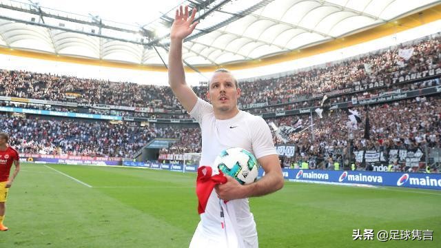 赋闲半年后“足球上帝”叶落归根，前德甲+德乙金靴为升级助力