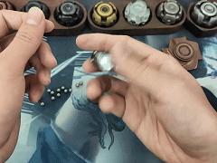 成年人能玩的指尖陀螺,随时随地玩的指尖陀螺