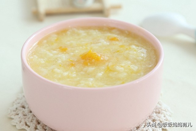 孩子爱趴着睡真的不正常吗,孩子很大了总是趴着斜身睡