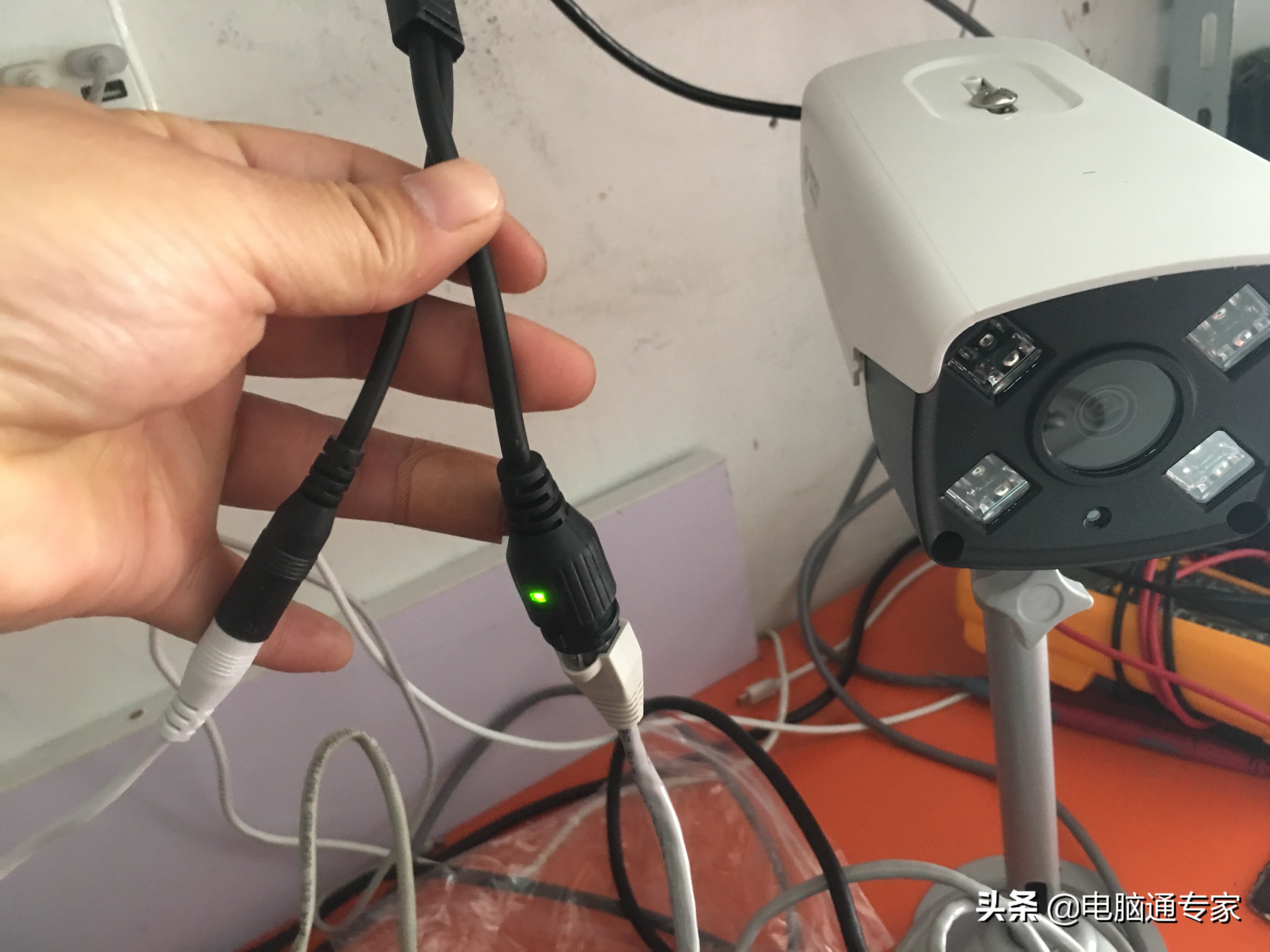 如何安装行车记录仪24小时监控,怎样安装家用监控并且连手机