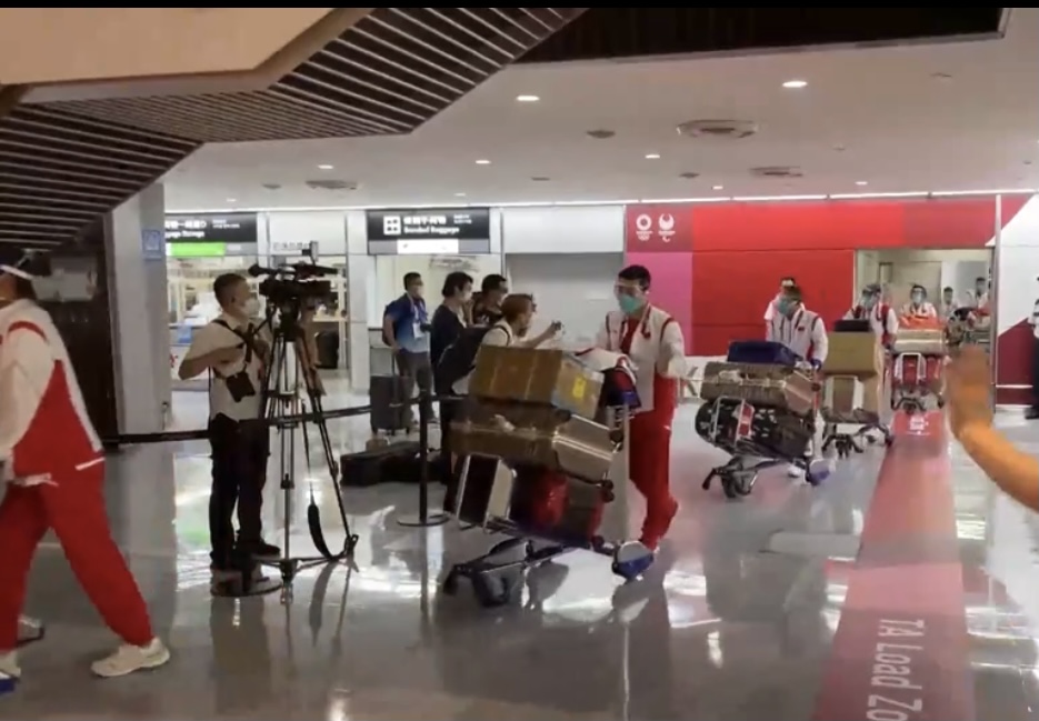 国乒面对外国记者,国乒被围观