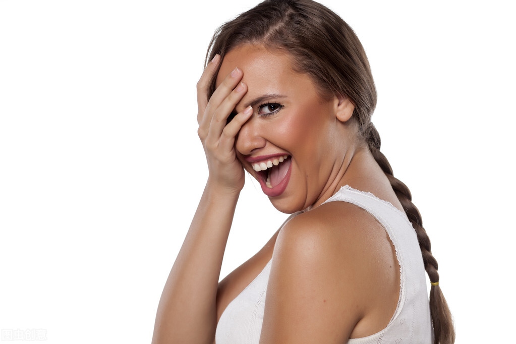 辫子经济潜力无穷5000元编个辫子美发店创造GDP有了新门路