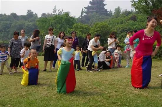 幼儿100个趣味体育游戏,幼儿园大班运动会游戏视频