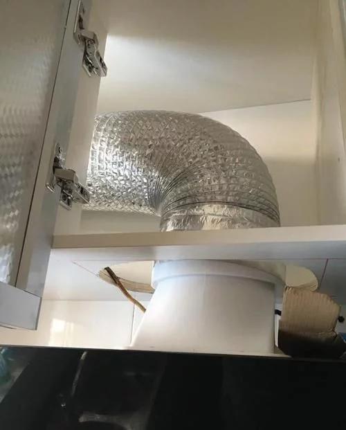 油烟机烟道止逆阀需要装几个,油烟机上都自带止逆阀么