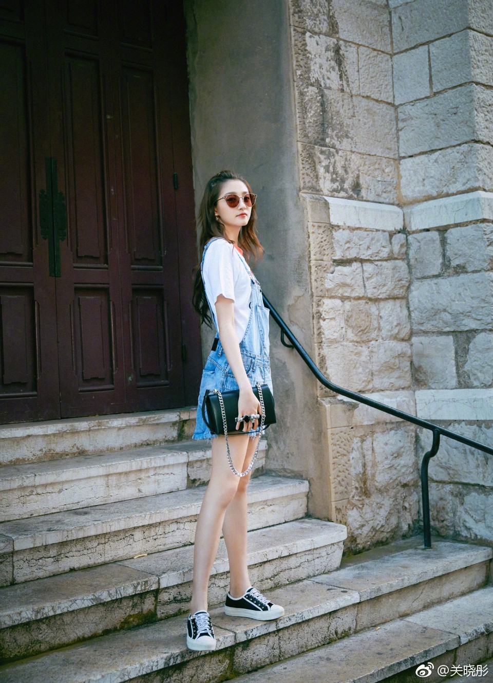 关晓彤办公室健身,关晓彤瘦腿三天变成筷子腿