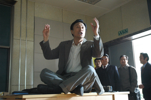 那个曾不顾家人反对，毅然出国留学的王洛勇，如今去了哪里？