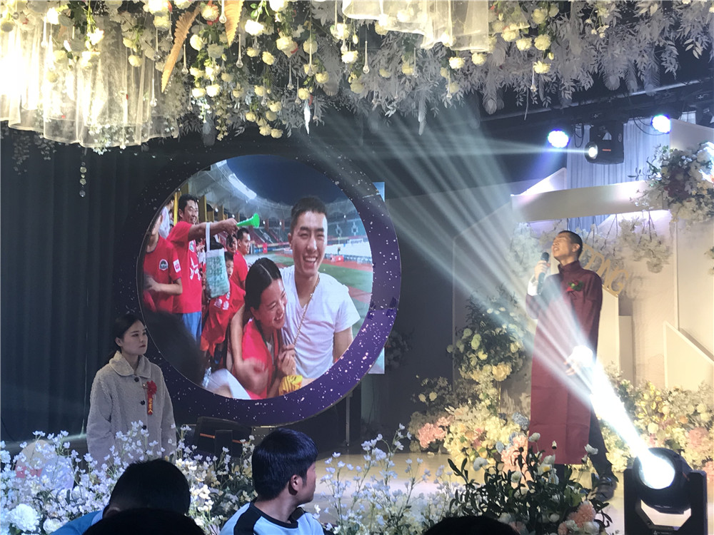 吴龑河南建业照片,建业球迷现场求婚