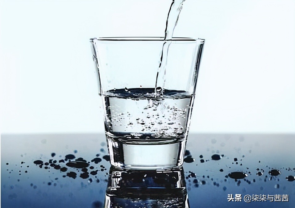 宝宝多喝水的后果,婴儿喝水多了中毒