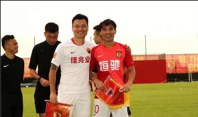 天津天海保级成功李玮锋激动落泪,李玮峰跪地痛哭