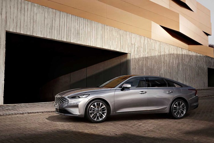 新款起亚k8实车曝光,全新款2022年起亚k8试驾视频