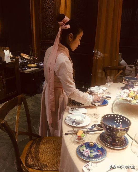 喝白酒的小姐姐古装,穿汉服喝白酒小姐姐