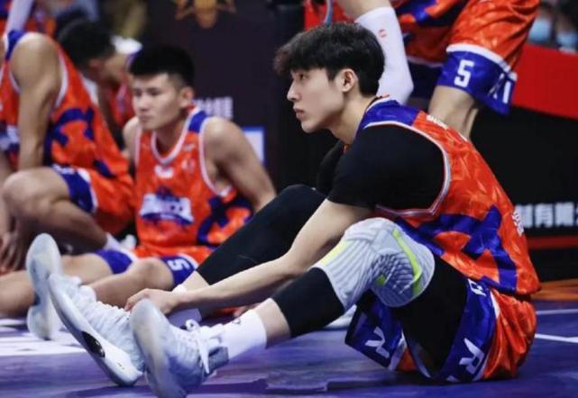 大学里，男生多高才算“矮”？女生说出真实想法，标准不是1.8m