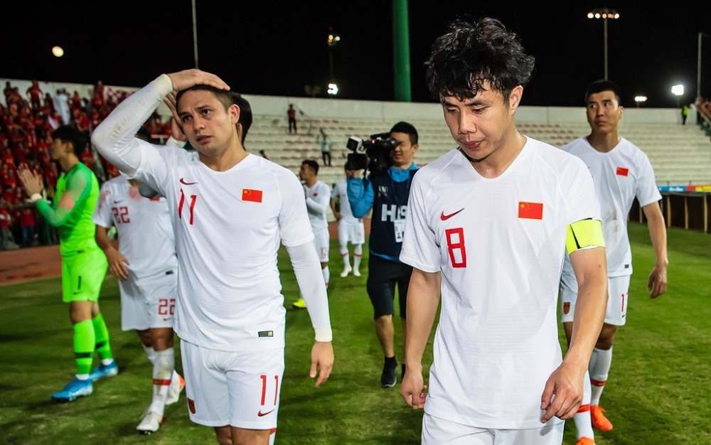 让球衣的故事:国足队长生涯三次换号,完美诠释团队至上