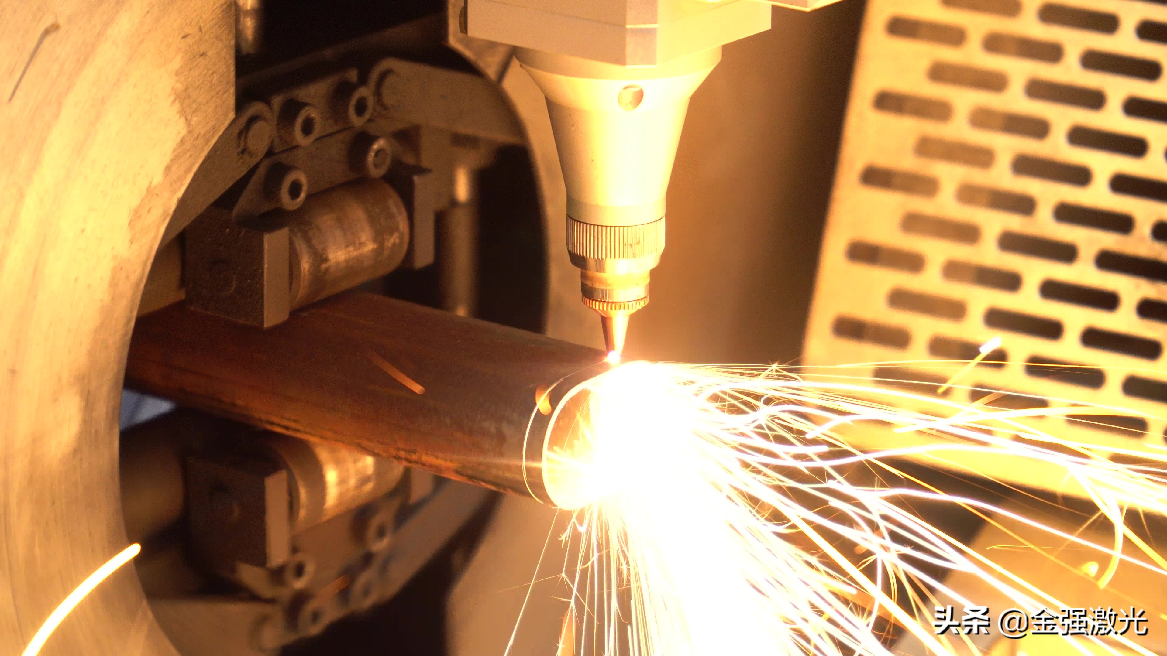 高功率激光切割机的优势和缺点,高功率激光切割机速度