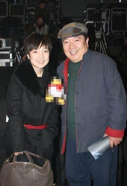 高龄生子、嫁神秘富商、退休成网红，“童年回忆”们变样了吗？