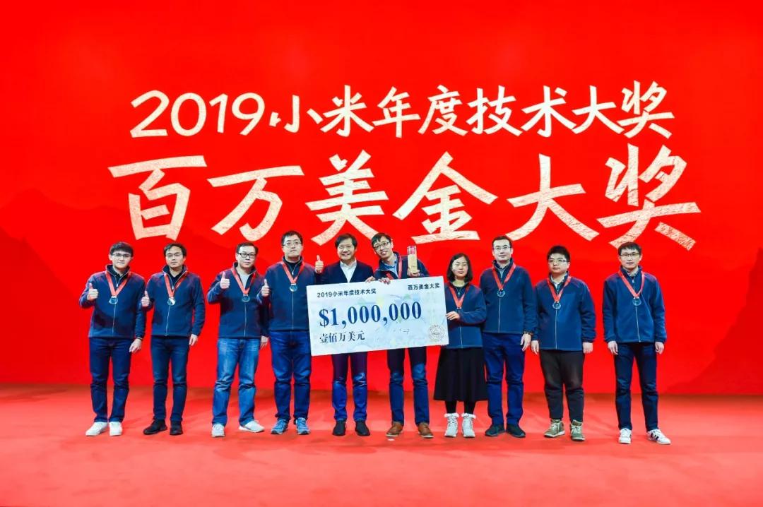 雷军谈小米刚成立就十亿美金估值,雷军发布小米一周年报