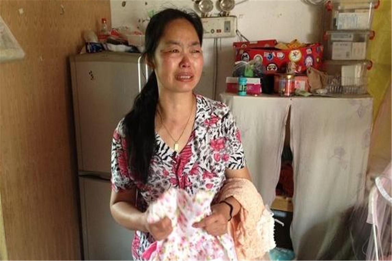 2岁女童偷吃奶粉,不小心给小孩吃了孕妇奶粉