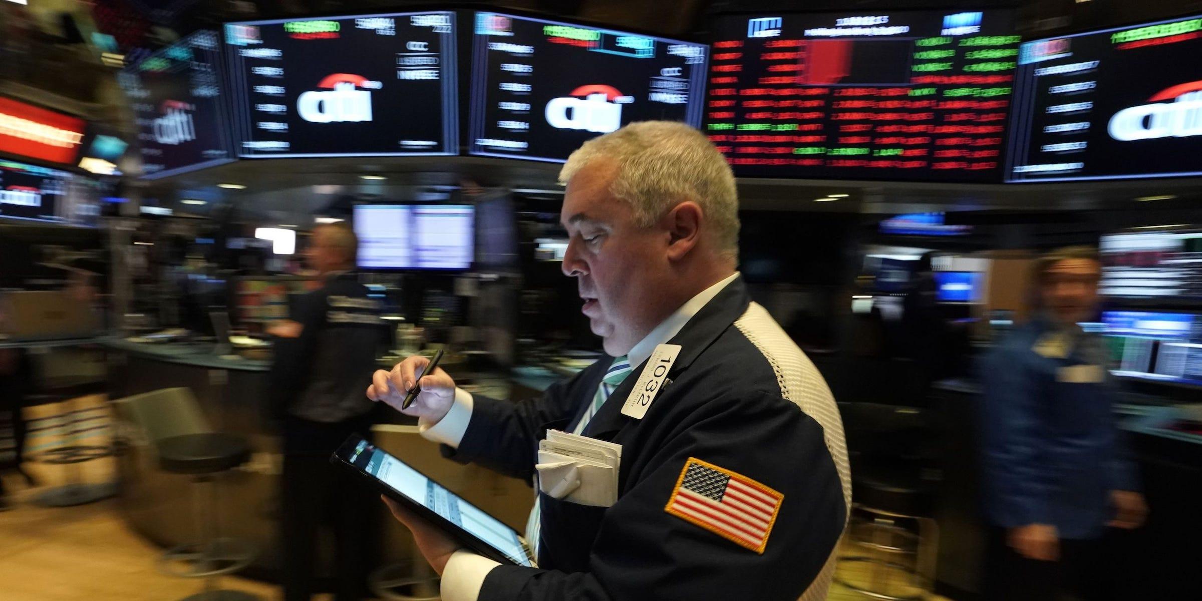 华尔街散户炒股赔钱,散户大战华尔街空头为何赔钱