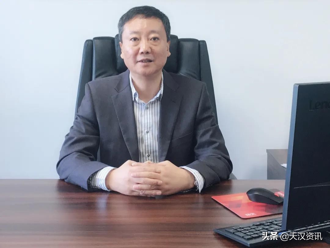 世人眼中的平民会长，也是放弃铁饭碗南下创业的冒险家