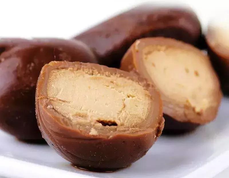 男子花1700元买70万奶粉被判败诉,男子花18元买鸡蛋砸车赔2万