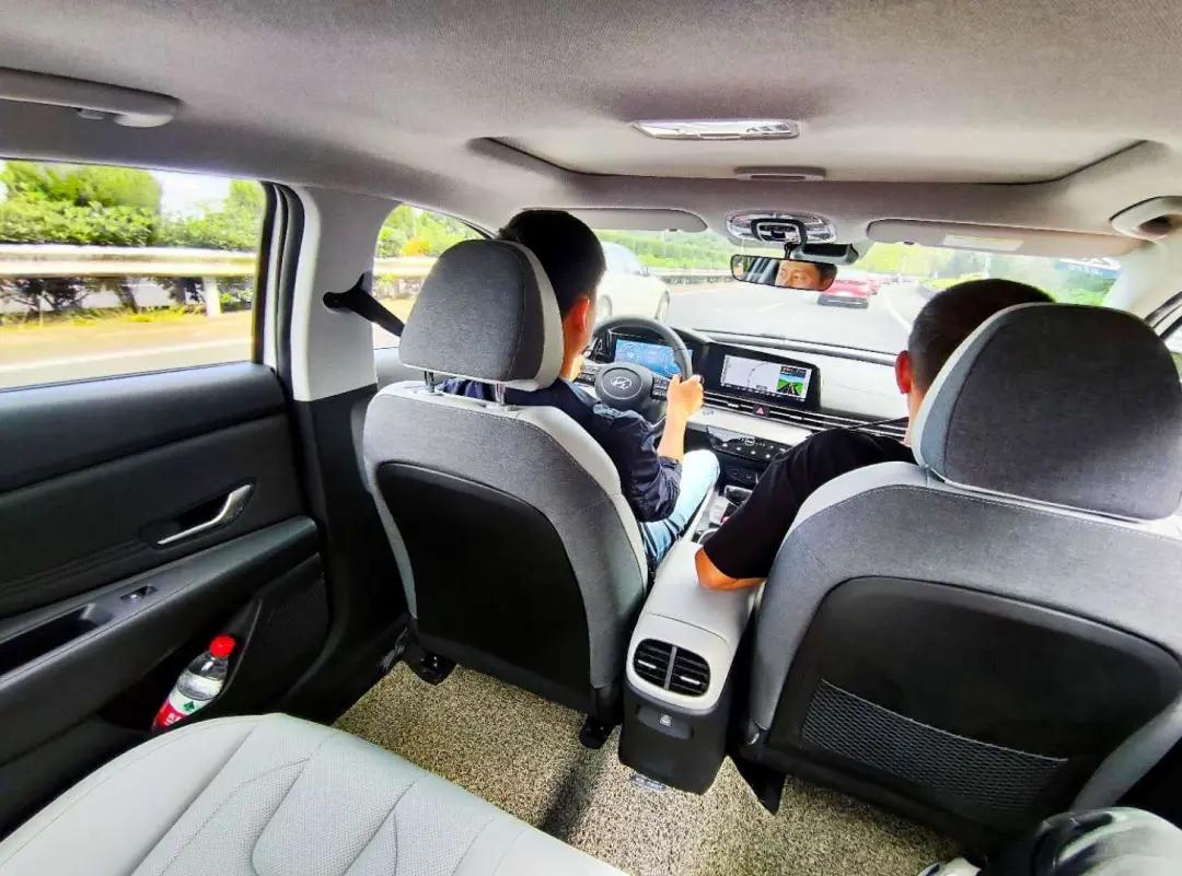 伊兰特第七代好还是索纳塔好,现代索纳塔十和伊兰特第七代对比