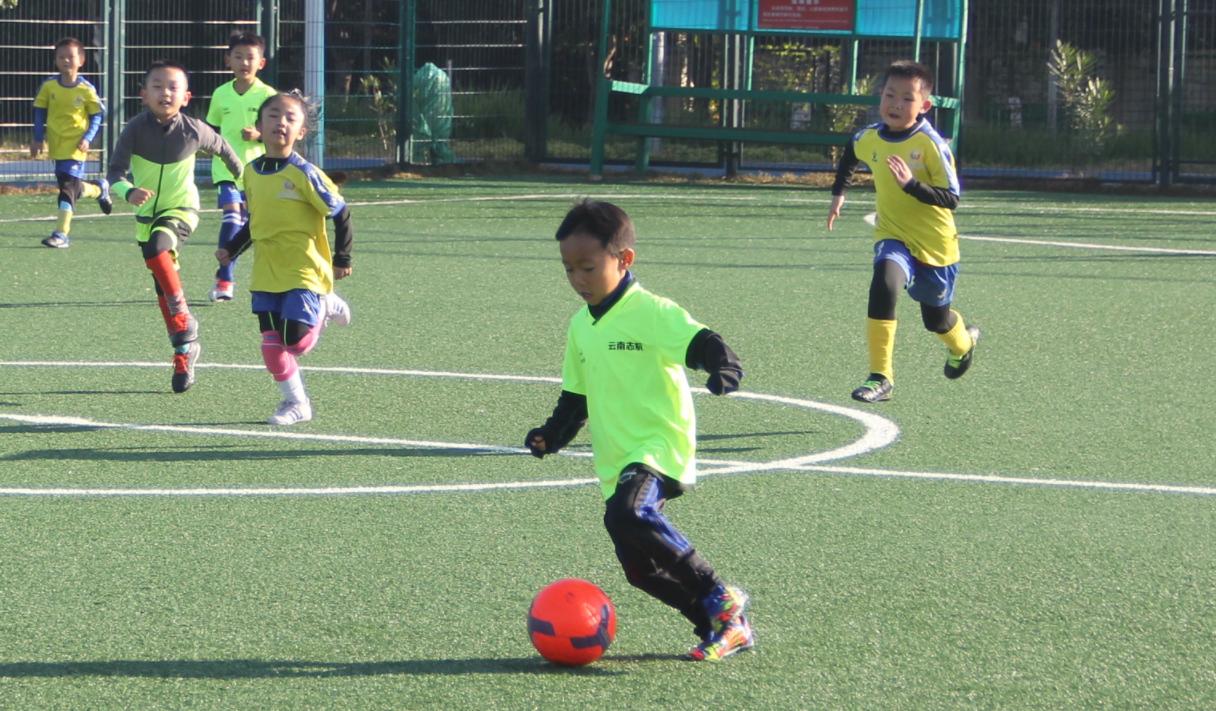 T6出行第二届云南“校长杯”少儿足球赛第三轮首日精彩瞬间