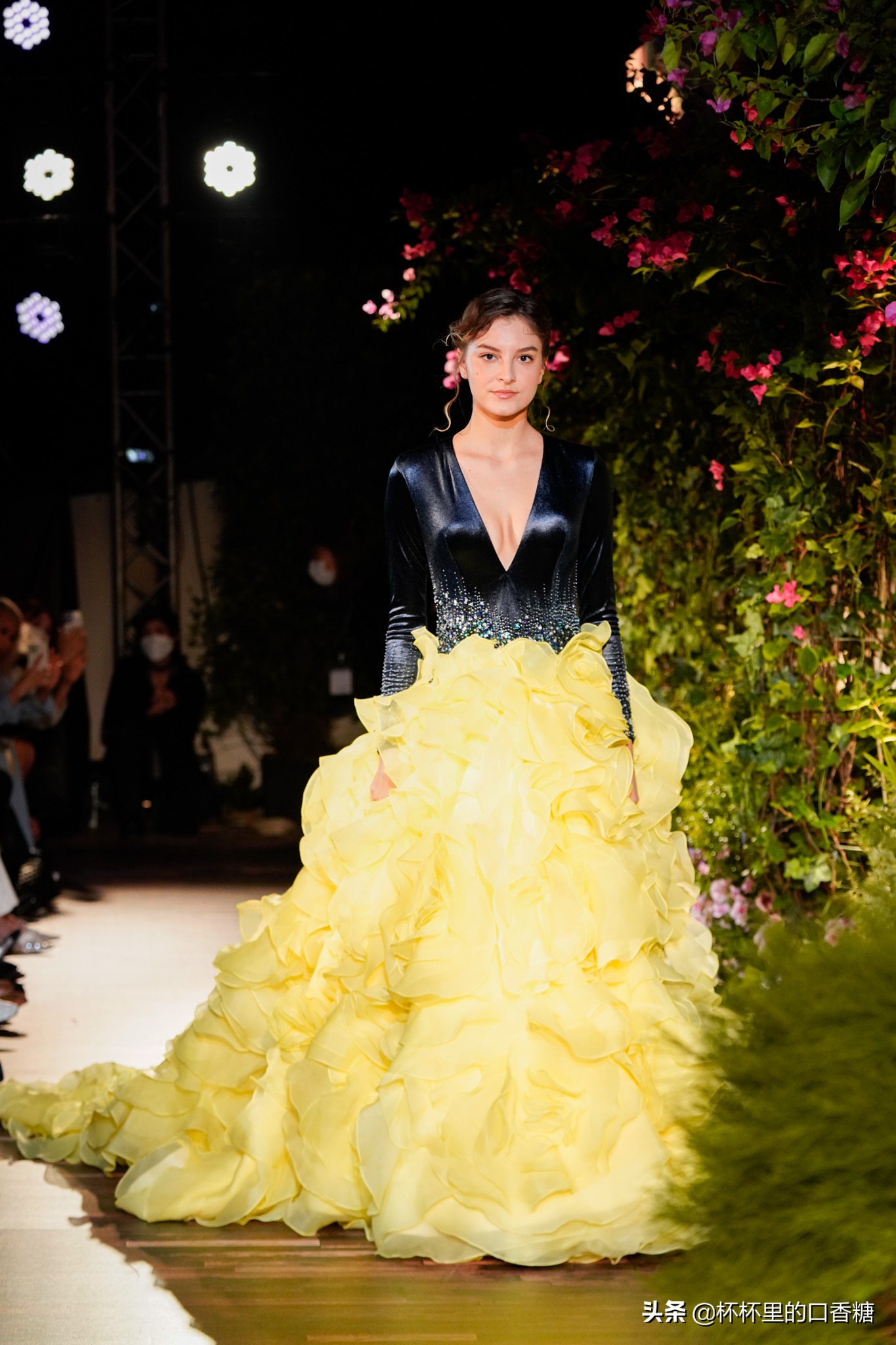 迪士尼公主礼服女童,迪士尼公主礼服还原冰雪奇缘