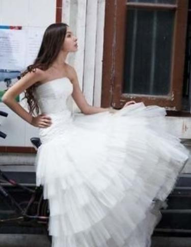 迪士尼都推出爱莎女王，安娜公主系列婚纱了，来看看你适合哪一款