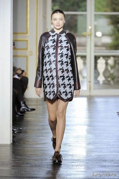 米兰达可儿挺孕肚出街四胎,米兰达可儿怀三胎图片