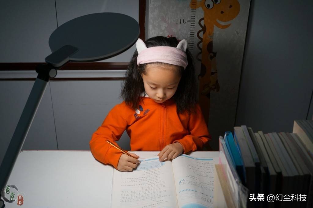 儿童护眼台灯颜值高又好看,磁吸护眼台灯aa级