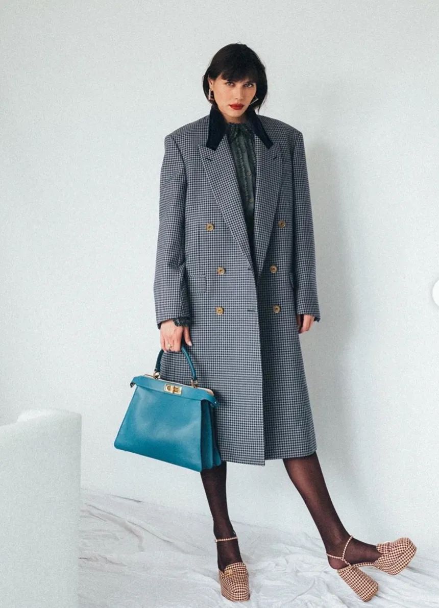 墨绿色格纹大衣怎样搭配好看,短款格纹毛呢大衣的搭配方法