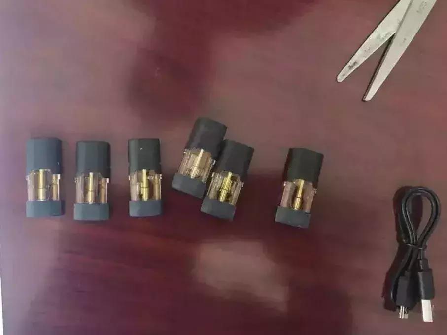 男子带神秘包裹上派出所,男子境外网购包裹被抓